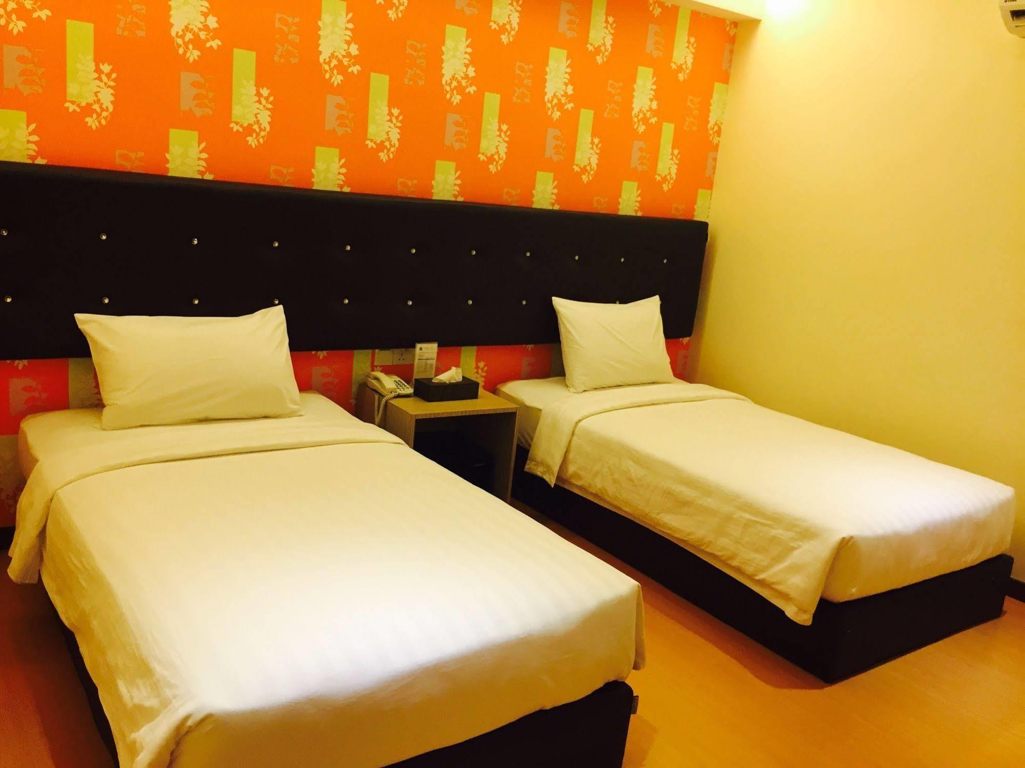 Ease Hotel Kota Kinabalu Exterior foto